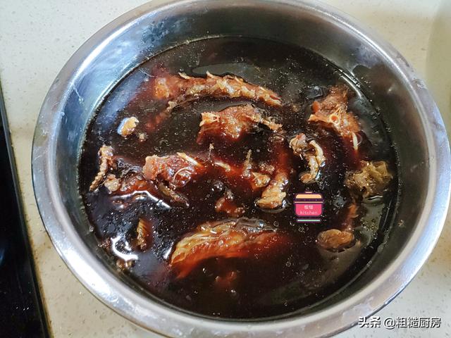 老字号酥鱼的正宗做法，在郑州吃酥鱼得排队