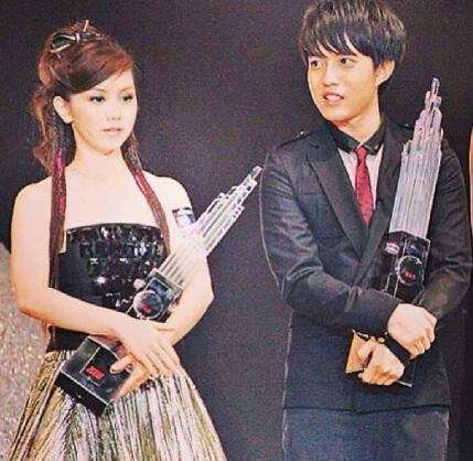 林宥嘉点评邓紫棋，林宥嘉为她打人