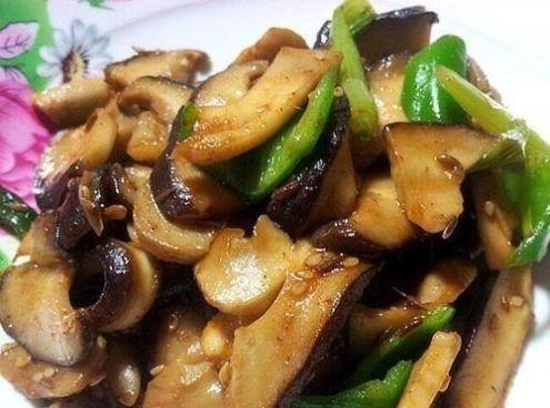 炒香菇需要焯水吗，香菇炒之前需要焯水吗（香菇鲜香又入味）