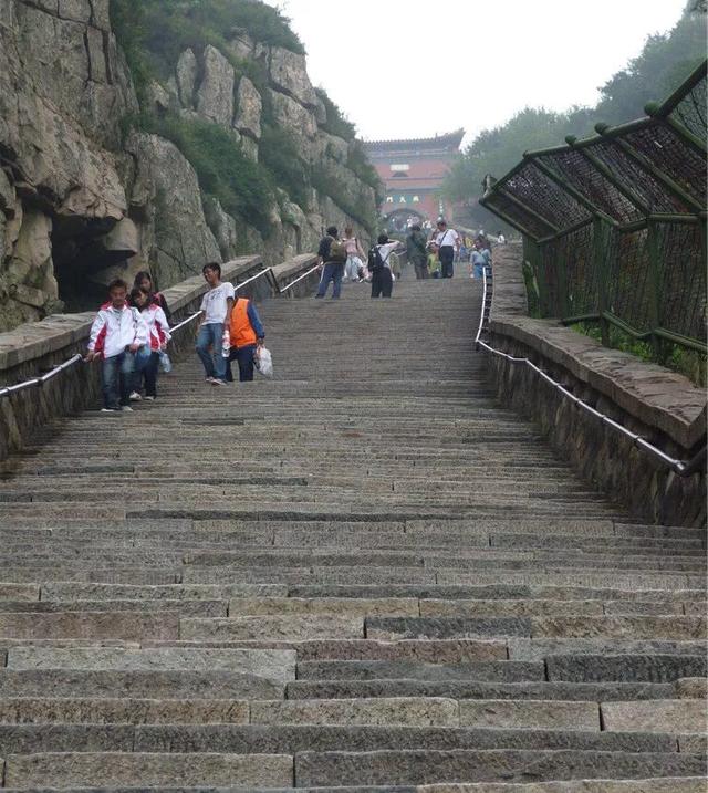 泰山登山路线图，泰山旅游必备路线图