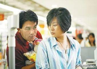 朱时茂春晚最新消息，与旗袍美女饮酒红光满面