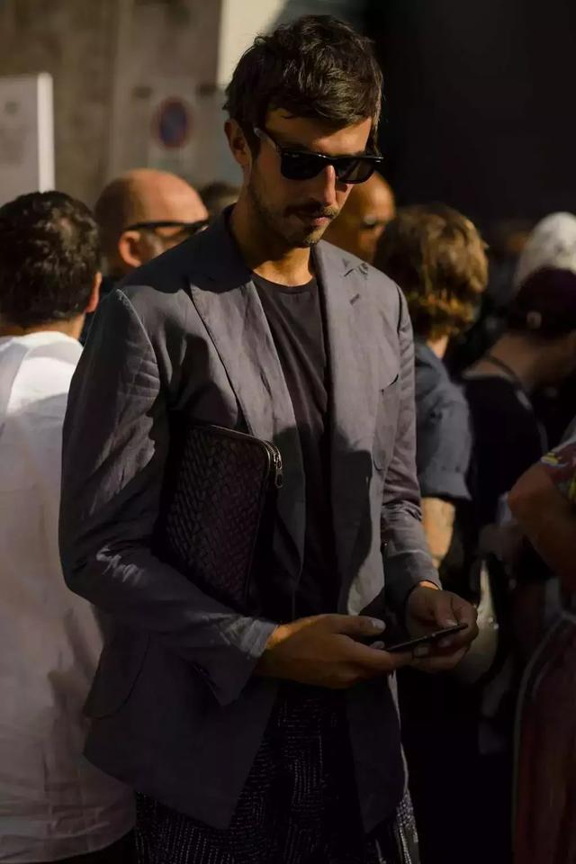 太阳镜怎么挑选，怎么选择适合自己的太阳镜（夏天开车阳光刺眼）