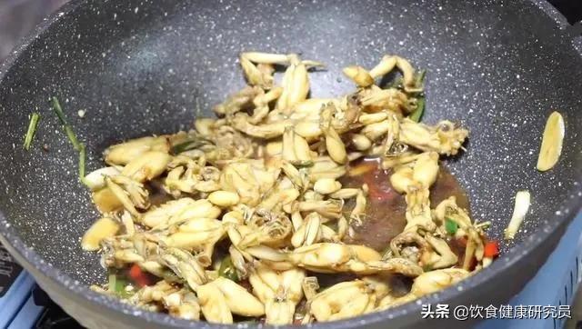 爆炒田鸡的正宗做法，美食推荐：肝腰合炒，爆炒田鸡