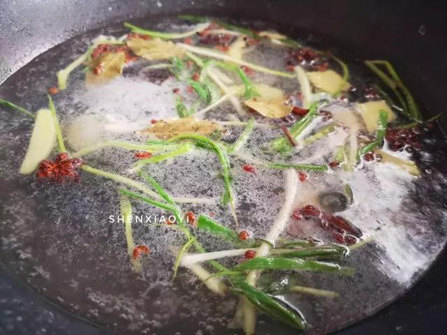 南京盐水鸭怎么吃，正宗南京盐水鸭的吃法（大叔家的南京食谱：盐水鸭腿）