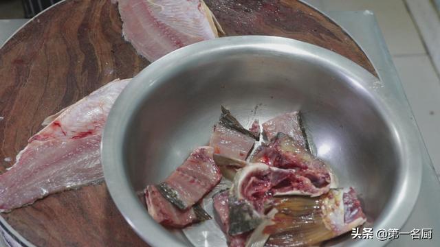 鲤鱼怎么做好吃又简单，鲤鱼怎样做才好吃又简单（鲤鱼好吃有诀窍）