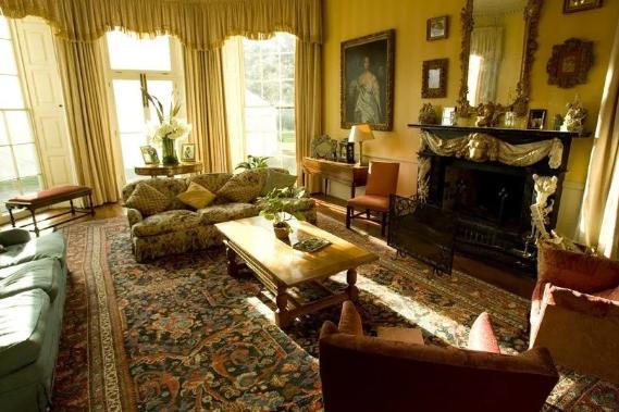 伯爵和侯爵哪个大，英国公爵伯爵侯爵哪个大（深圳警方深挖线索刑拘3人）