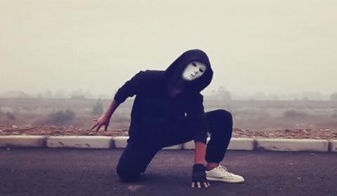 t1m鬼步舞背景音乐，鬼步舞是不是都有几种