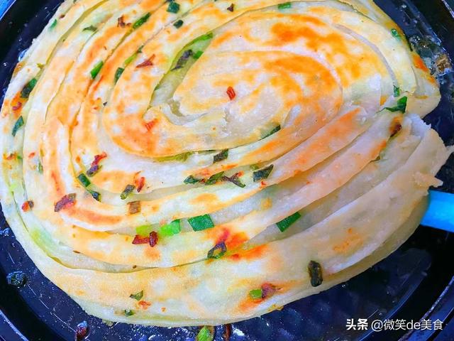 千层葱油饼怎么做又软又好吃窍门，用这个方法做千层油饼太香了