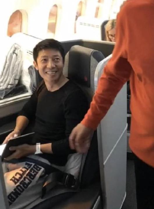 撒贝宁现在婚姻情况，外国洋娇妻温柔可爱