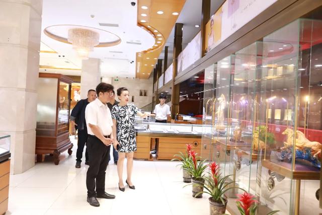 周大生周大福哪个是百年老店，周大福和周大生激战下沉市场