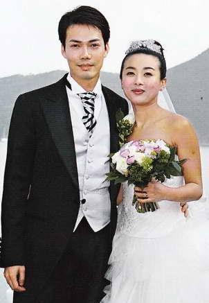 古惑仔五兄弟介绍及老婆，经典港片《古惑仔》乌鸦与洪兴帮现实老婆颜值对比