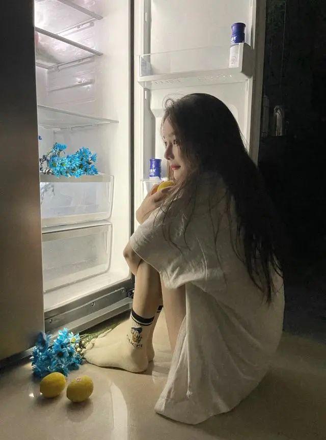 杨幂替身卓亨瑜微博号，杨幂替身卓亨瑜微博晒近照