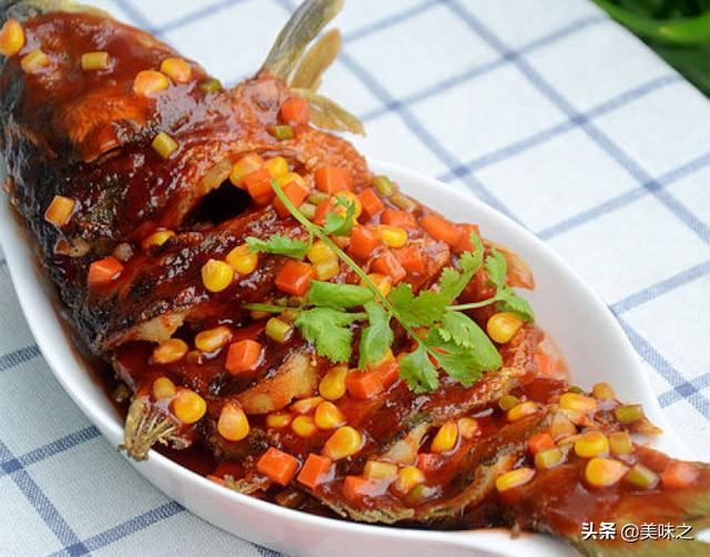 糖醋鱼的家常做法，怎样做糖醋鱼又简便又美味（大厨教你糖醋鱼的家常做法）