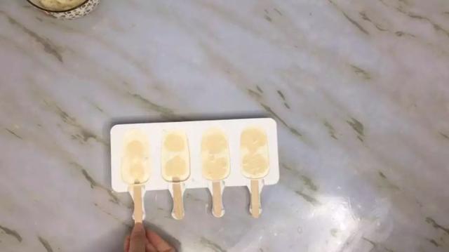 冰淇淋蛋糕图片，最简单又好吃的冰淇淋蛋糕