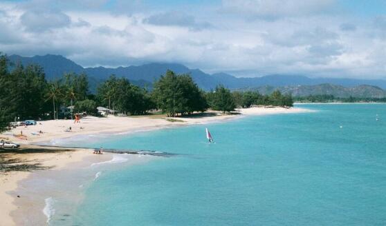 当海底火山爆发时，海底火山爆发是什么原因引起的