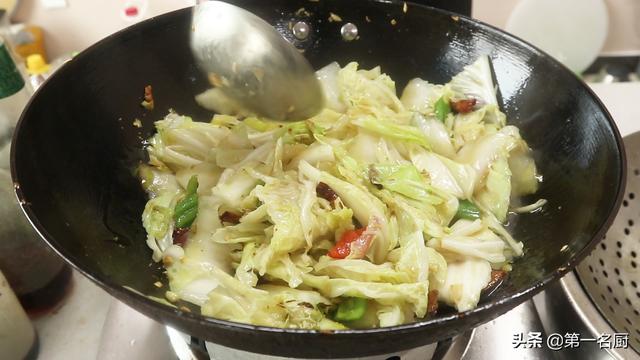 酸辣大白菜的做法，酸辣大白菜做法简单好吃又开胃（酸辣白菜的做法）