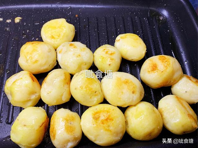 街头香辣小土豆的做法，在家也能吃烧烤