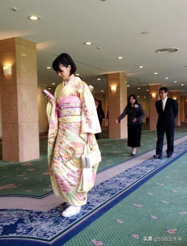 明仁天皇德仁天皇关系，趁着日本新天皇德仁即位