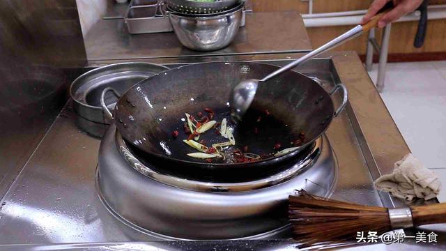 长豆角怎么炒好吃又简单，大厨教你长豆角的新做法