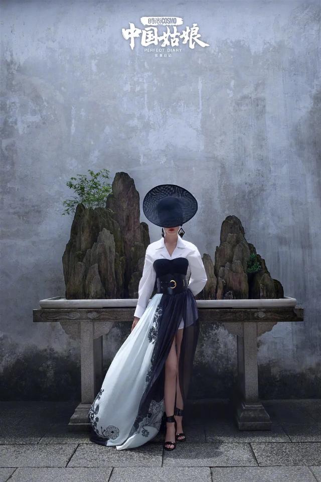 李宇春女装图片，李宇春穿搭卫衣（时尚大片红黑榜）