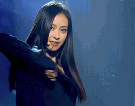 宋茜从31岁秒变回18岁少女，11岁北漂20岁闯韩32岁的宋茜扑倒小奶狗