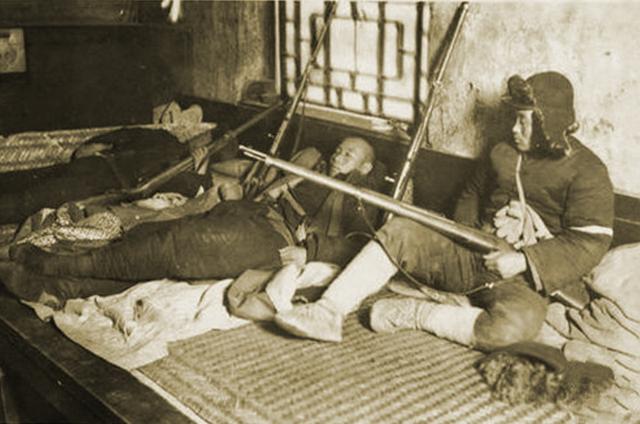 民国松山战役真实，1670名的百姓被秘密处理