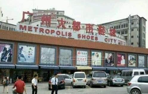 广州牛仔裤批发市场，广州库存尾货批发市场哪里最便宜