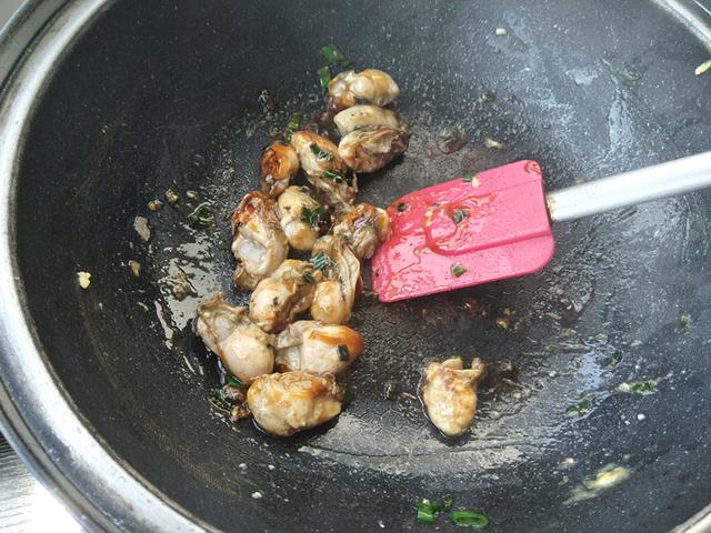 鸡蛋炒海蛎子怎么炒，海蛎子鲜嫩肥美