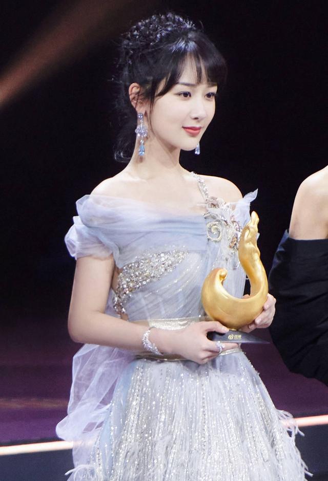楊紫上位史，7歲出道，16歲攀上33歲金主，一場吻戲改變星途 娛樂八卦吃瓜 第36张