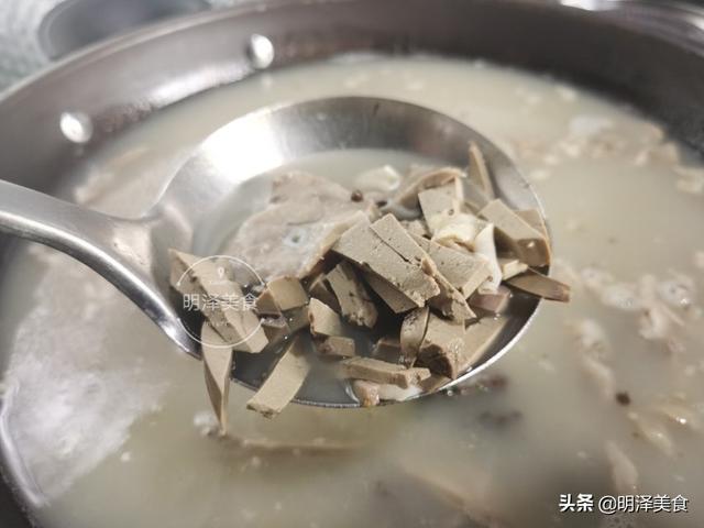 羊杂汤怎么做好吃，羊杂汤怎么调制才好吃（切记不要直接煮）