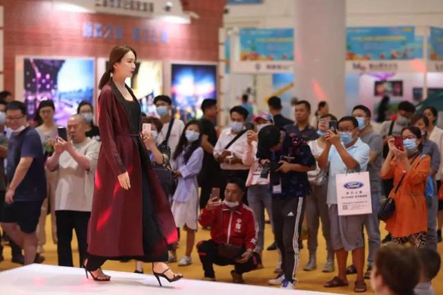 第一届海南欢乐节主会场，现场直击镜头聚焦