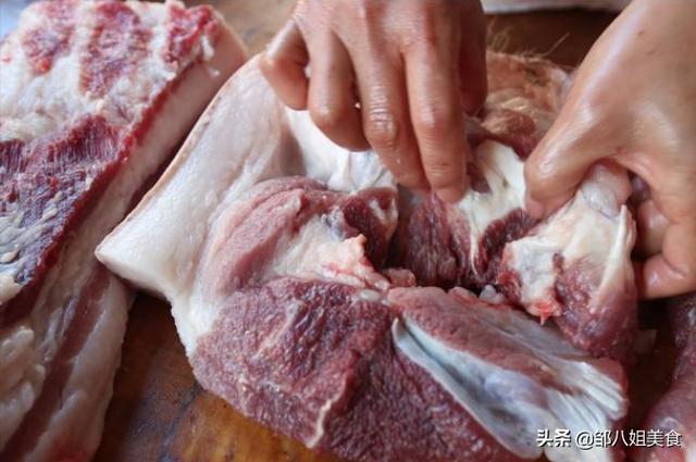 猪前腿肉好还是后腿肉好，买猪肉后腿肉好还是前腿肉好（选“前腿肉”还是“后腿肉”）
