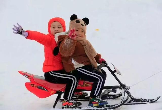 山东哪里有冰雪大世界，山东青州游客冰雪世界享清凉