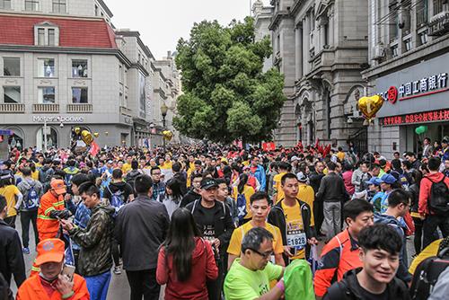 武汉江汉路步行街，武汉百年商业老街江汉路（想逛江汉路的念头）