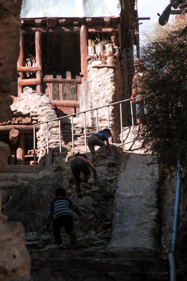 香格里拉地理位置介绍，香格里拉 美景如画