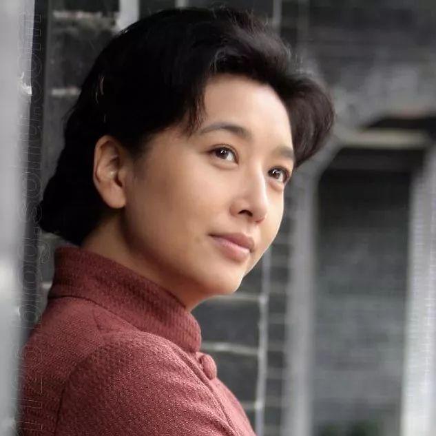 40岁江珊近照，同样51岁的徐帆和江珊