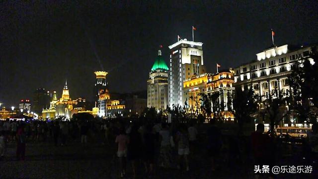 上海外滩以前的样子vs现在的样子，270多年前这里还是一片烂泥滩