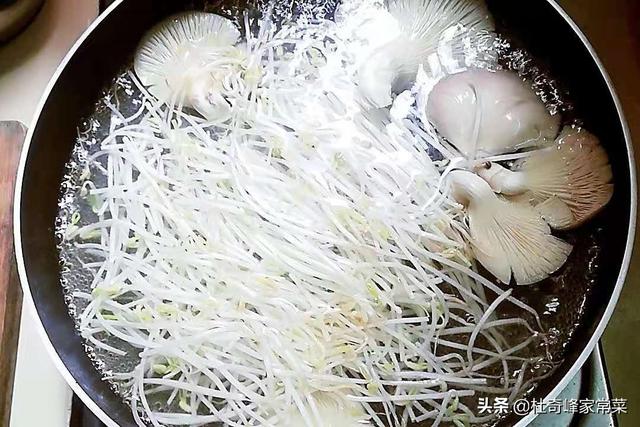 干炒河粉家常做法怎么做，街头美食炒河粉的家庭版做法20年经验厨师告诉你教程/记得收藏