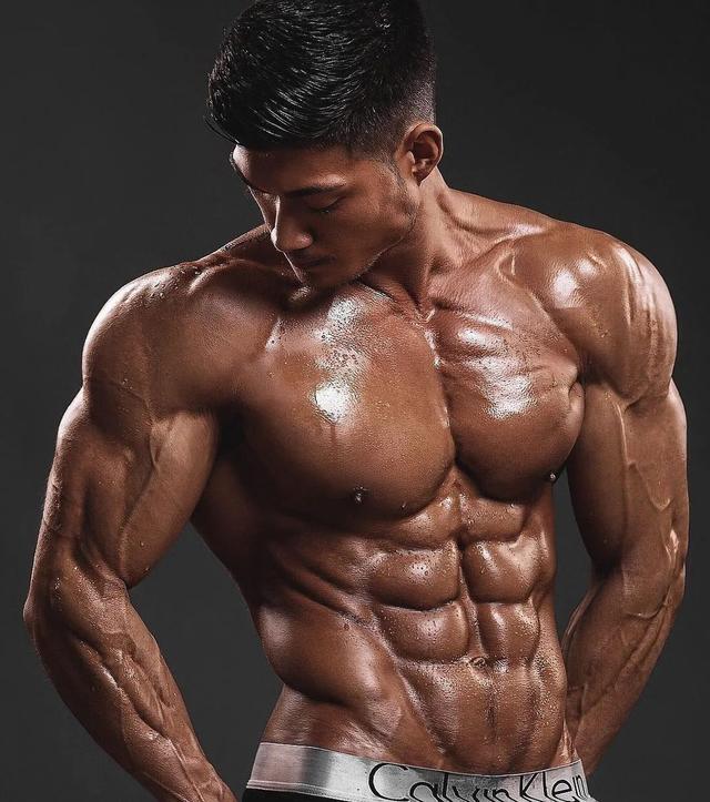 盘点动漫黑发帅哥，海贼王：成功变帅的4个男人