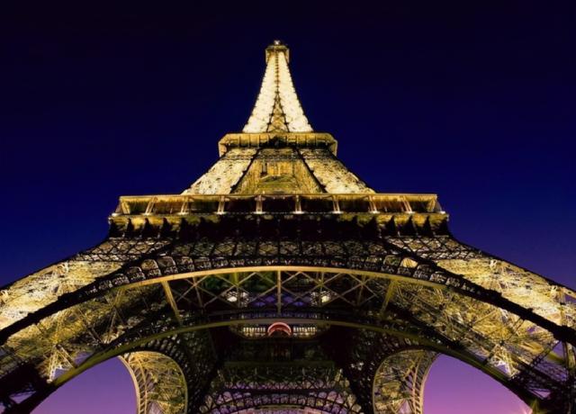法国埃菲尔铁塔具体介绍，曾被认为是巴黎最大败笔
