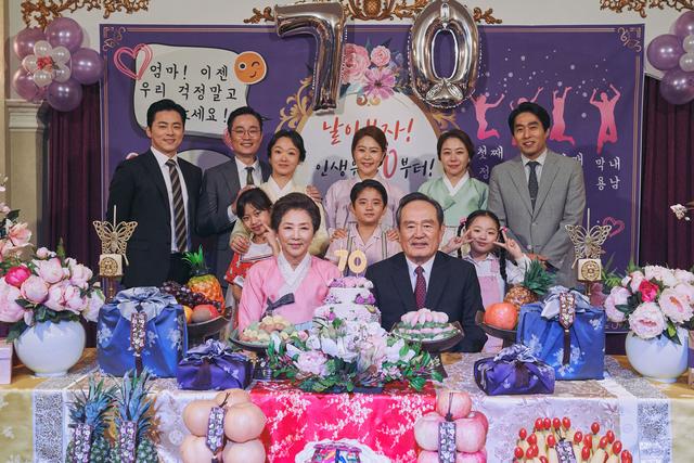 关于攀岩登山的电影，韩国今夏大爆影片极限逃生