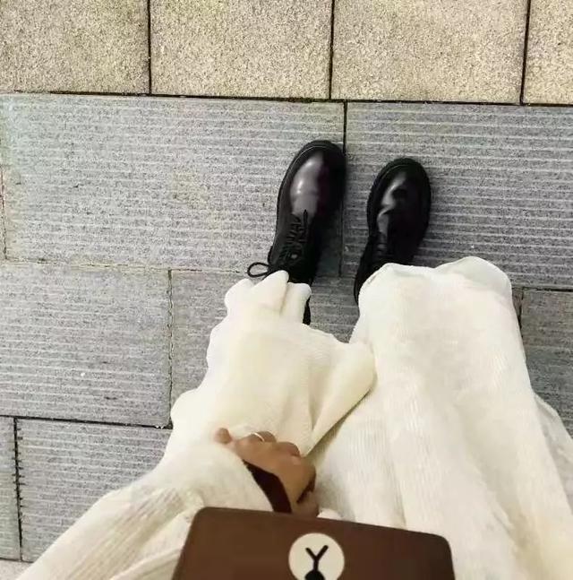 冬天穿什么鞋舒服又好看，冬天到底穿什么鞋
