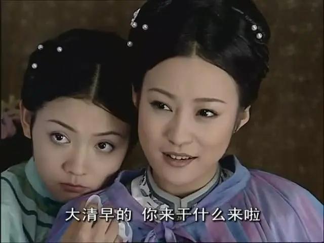 38岁杨蓉终于高调一回，穿红T配红纱裙娇艳妩媚