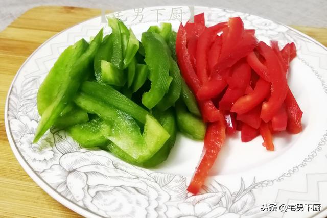 甜椒肉丝的正宗做法，在家做甜椒肉丝为什么没有饭店里的好吃