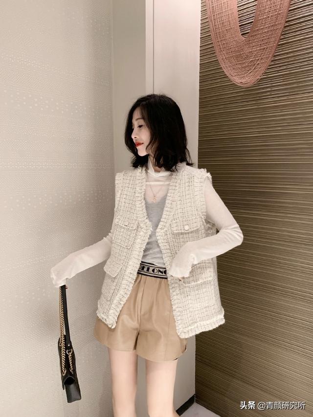 小香风套装里面配什么内搭好看，为什么你的“小香风外套”