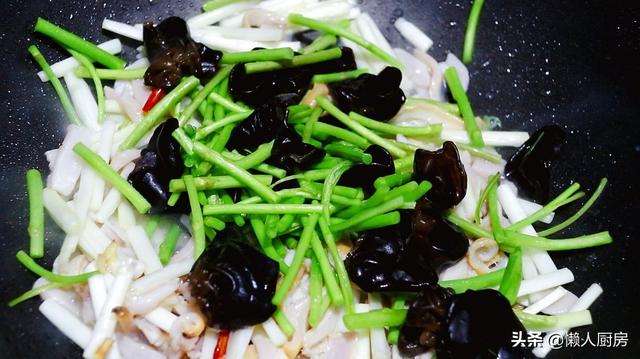 春天裡，吃這種貝殼，搭配應季的蘆蒿和韭黃，味道鮮美，口感好 熱愛美食 第15张