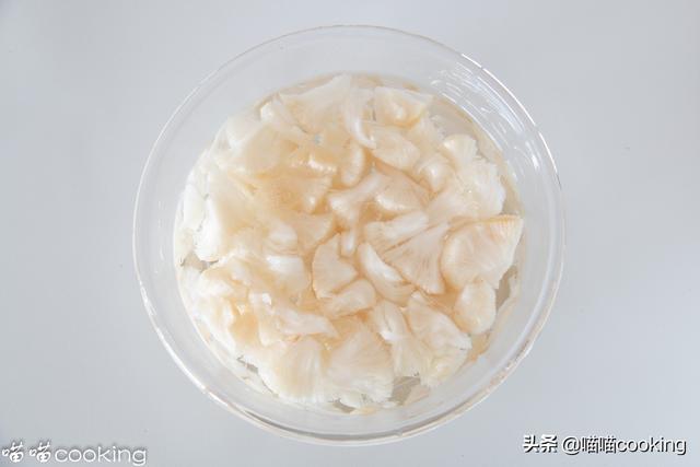 干猴头菇鸡汤做法，煲出来的猴头菇鸡汤鲜香味美