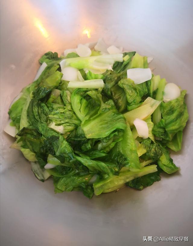 百合怎么炒好吃，炒百合怎么炒最好吃（百合炒之前要先处理一下）