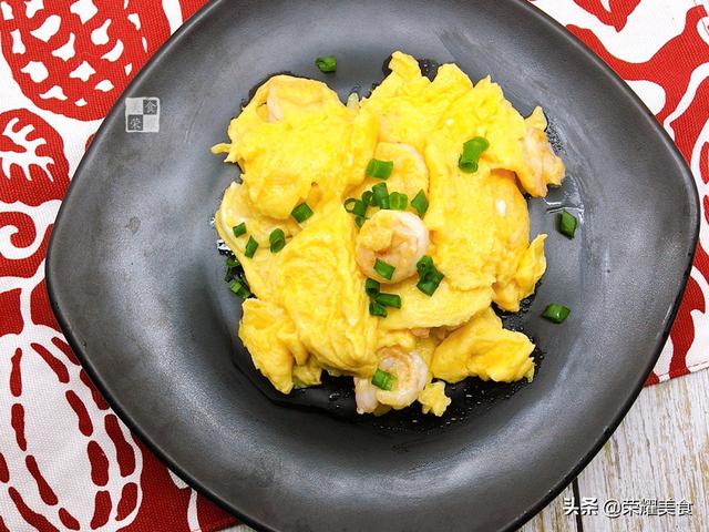 白灼虾的做法几分钟能熟，简单快手又下饭的白灼虾吃起来那叫一个香