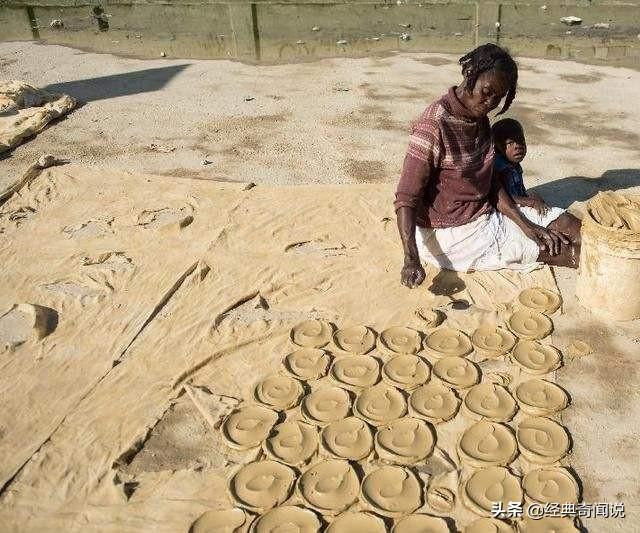 最穷的国家穷到吃土饼，这个国家究竟是怎样的